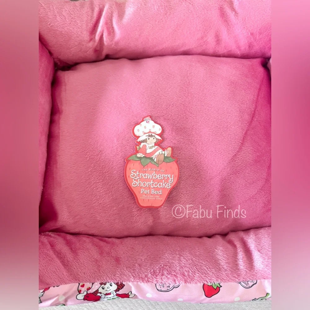 Strawberry shortcake small pet bed 20in x 16in